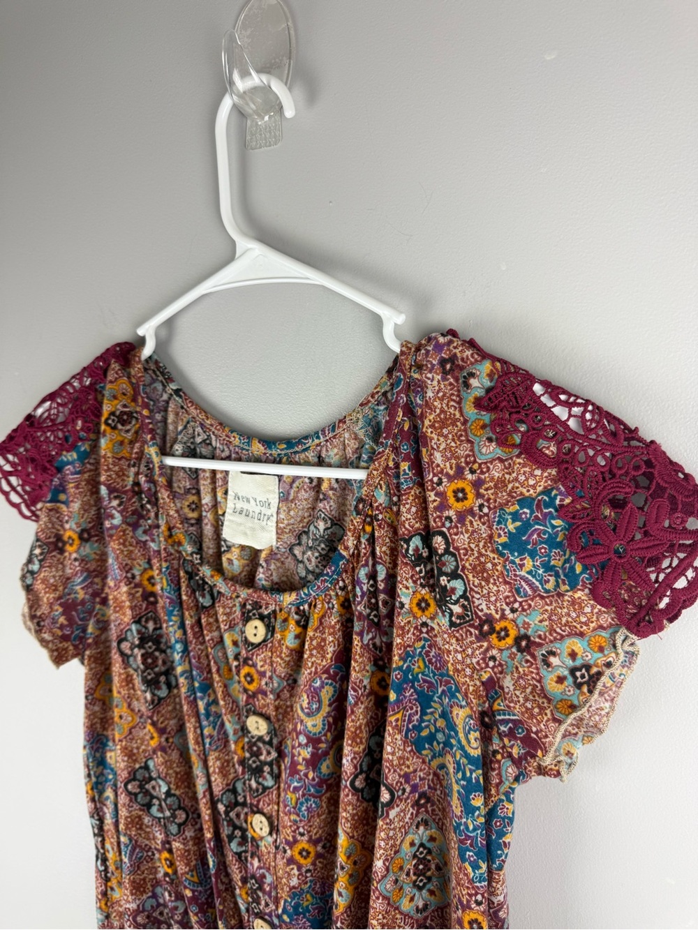 New York Laundry Women’s Floral Multi Colored Lace Sleeve Knot Tie Shirt Button